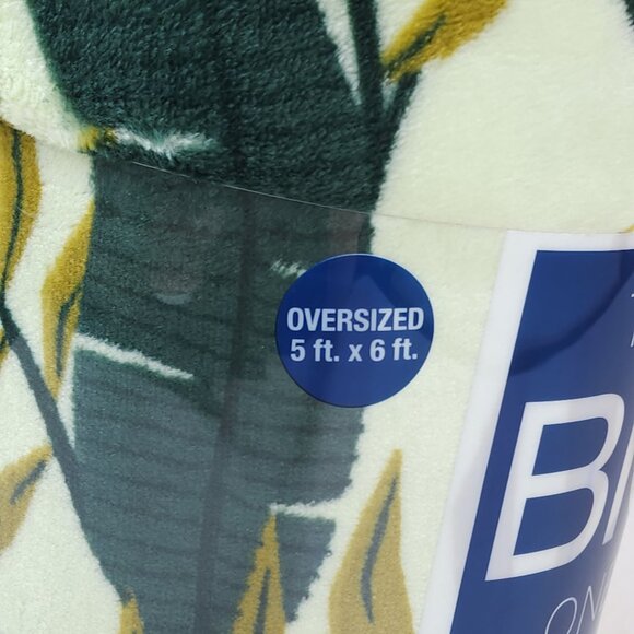 The Big One Our Favorite Plush Throw Blanket Oversized 5'x6' Tropical Leaf Green - Picture 7 of 8